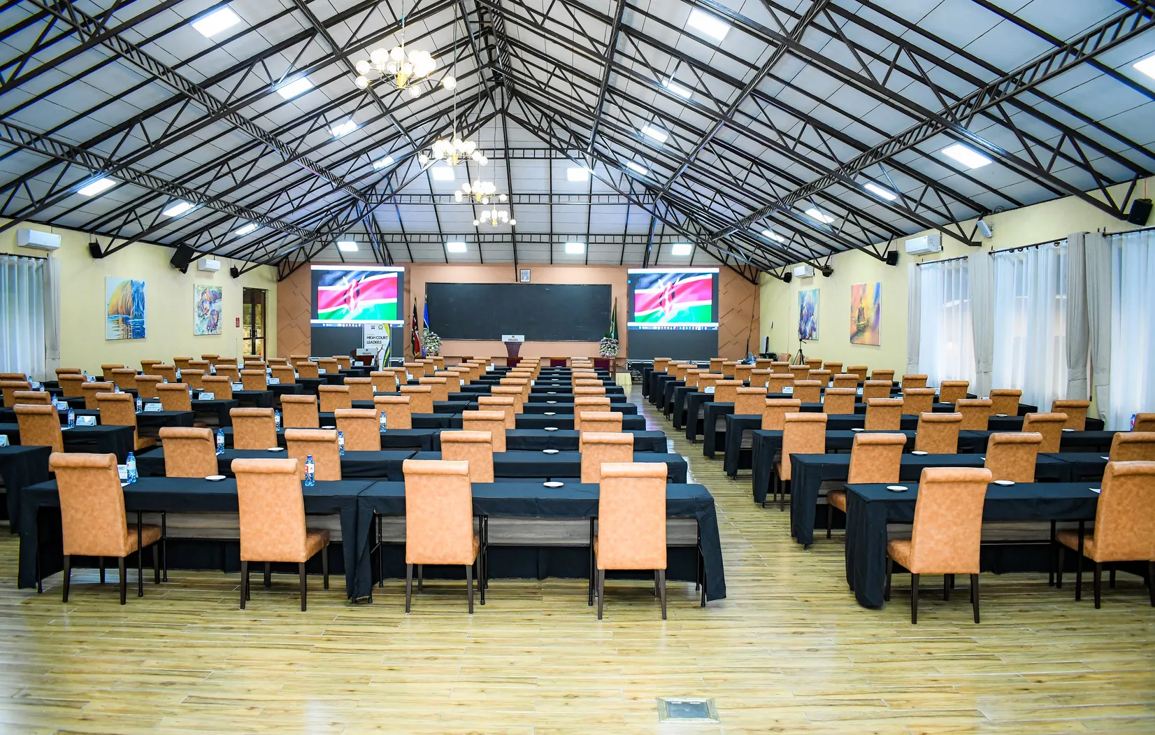 Professional Setting for Focused Gatherings